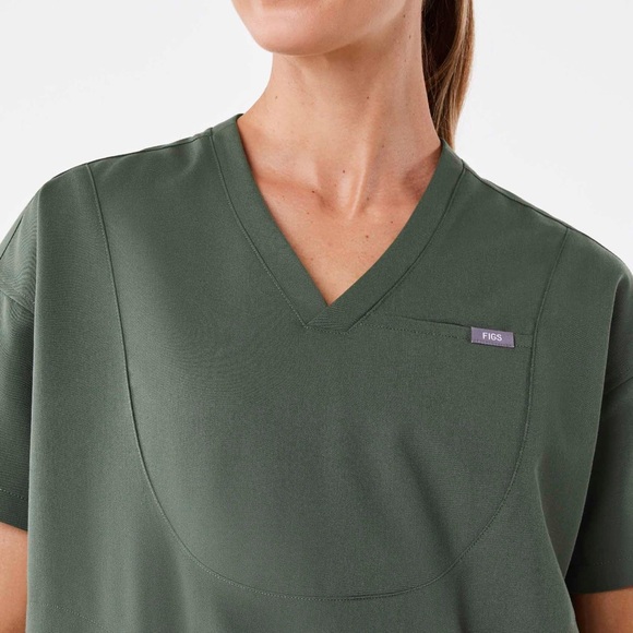 FIGS- Halle V-Neck Tunic Scrub Top in moss - Picture 5 of 7